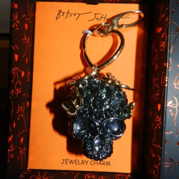 NIB | Betsey Johnson | Gunmetal Gold Butterfly Crystal Goth Skull Bag Charm - Picture 2 of 7